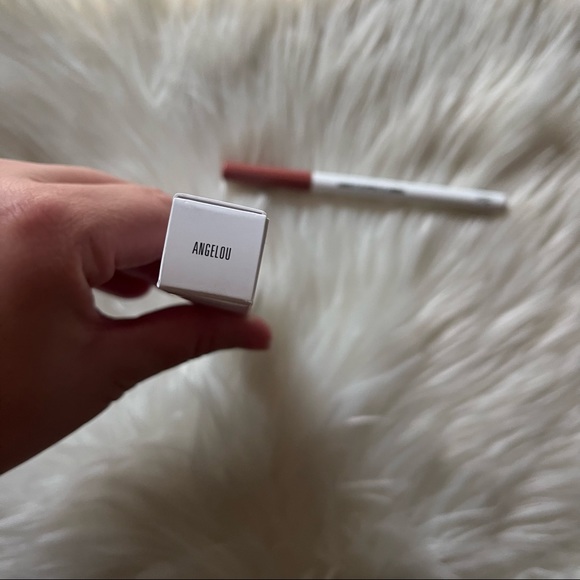 Uoma Beauty Badass MF lip liner - Picture 3 of 3